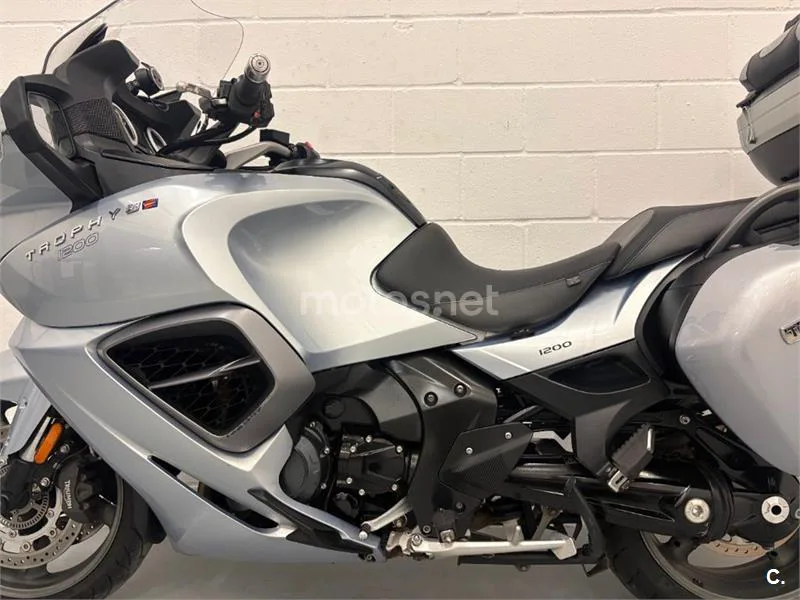 Triumph Trophy 1200 – Vista 16
