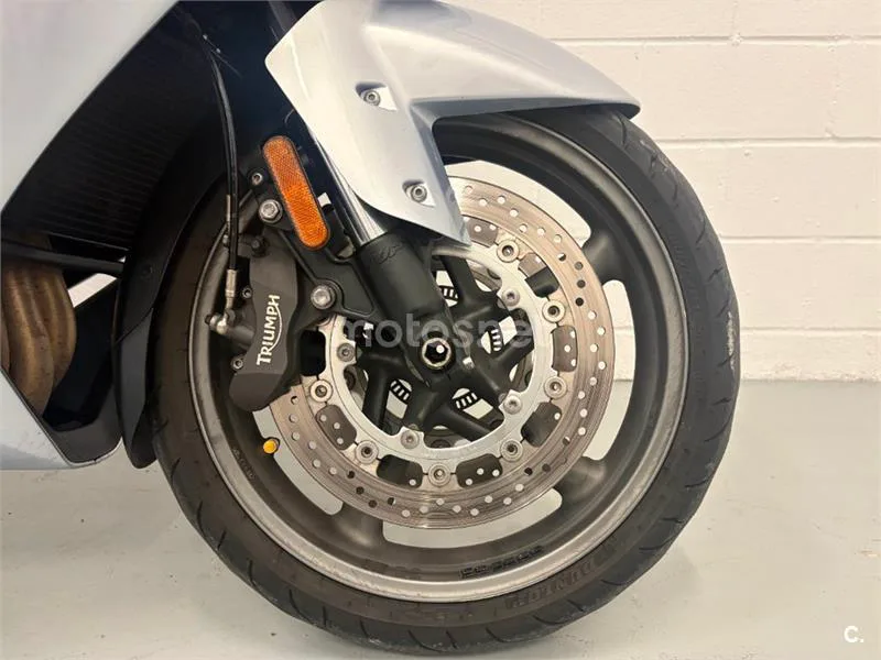 Triumph Trophy 1200 – Vista 18