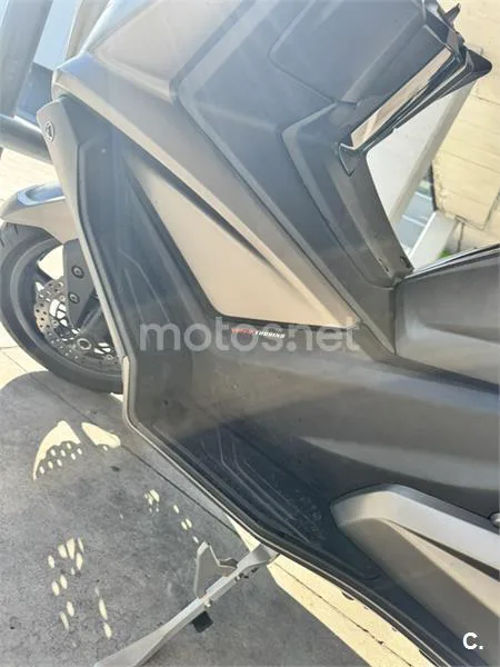Kymco AK 550 – Vista 4