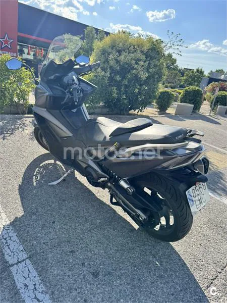 Kymco AK 550 – Vista 9