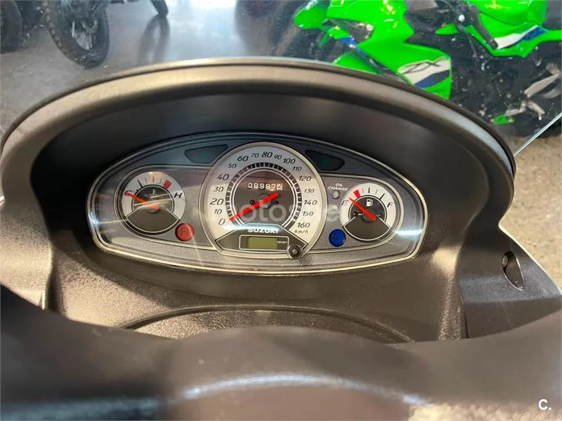 Suzuki Burgman 200 – Vista 5