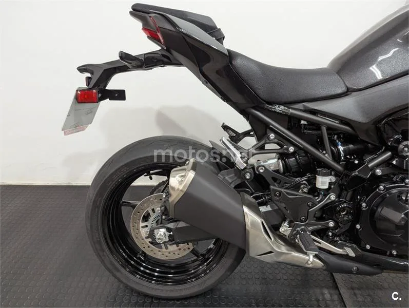 Kawasaki Z900 – Vista 8