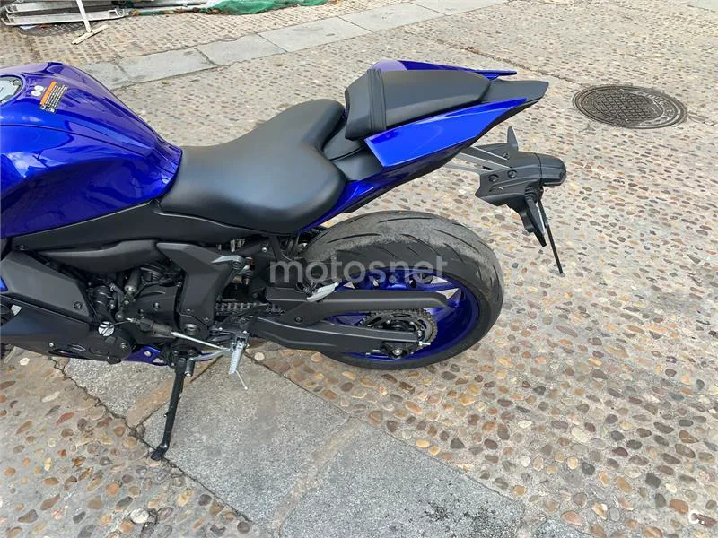 Yamaha R7 – Vista 7