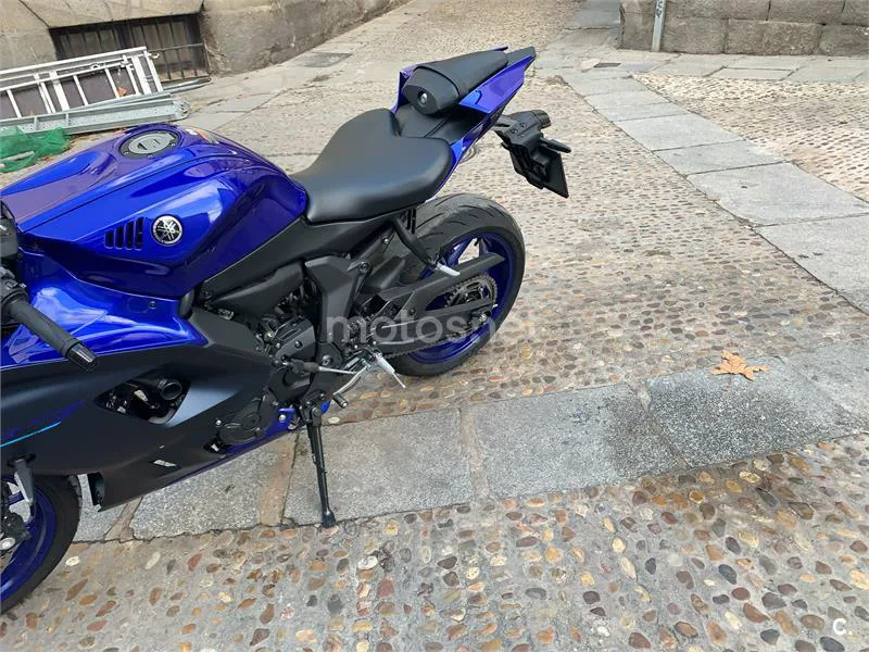 Yamaha R7 – Vista 8