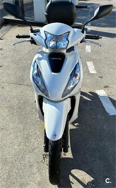Honda Vision 110 – Vista 4