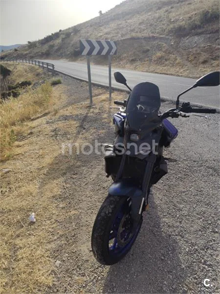 Yamaha MT-09 - Vista 9