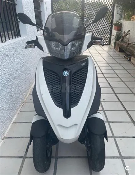 Piaggio MP3 Yourban 300 – Vista 2