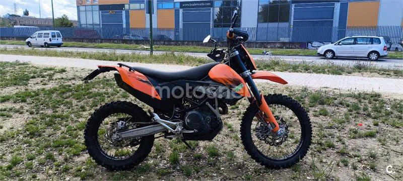 KTM 690 Enduro R – Vista 3