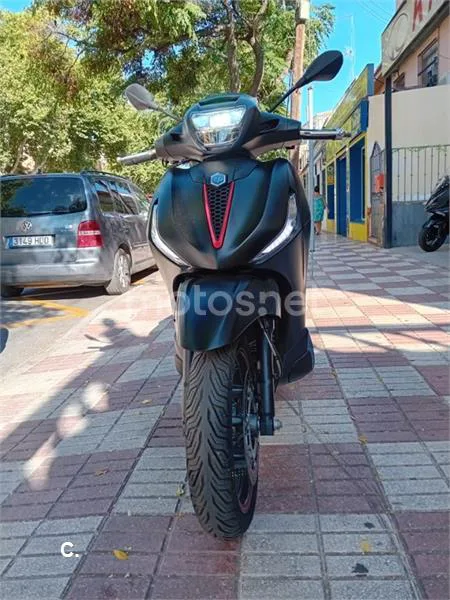 Piaggio Beverly 300 – Vista 3