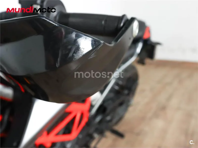 KTM 125 – Vista 20