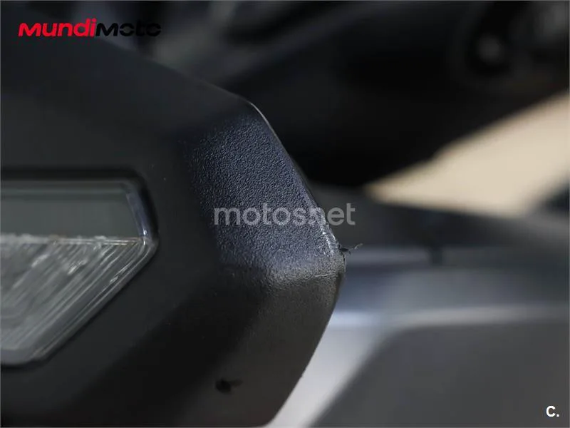 Yamaha XMAX 300 – Vista 18