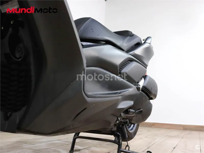 Yamaha XMAX 300 – Vista 10
