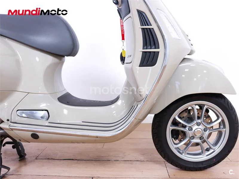 Vespa GTS 300 – Vista 18