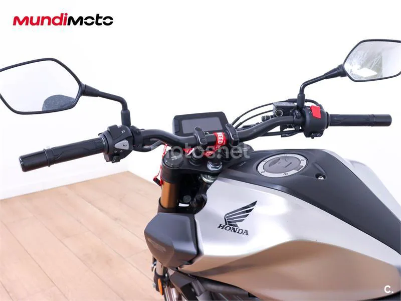 Honda CB 125 R – Vista 11