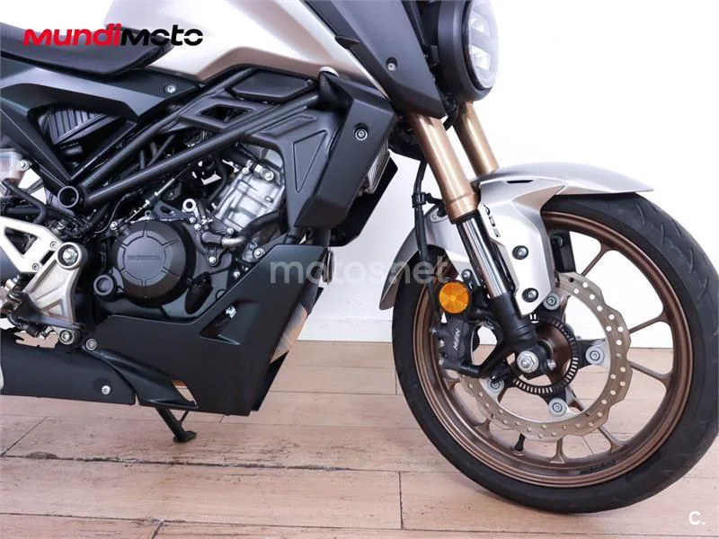 Honda CB 125 R – Vista 19