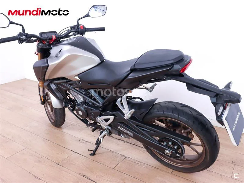 Honda CB 125 R – Vista 8