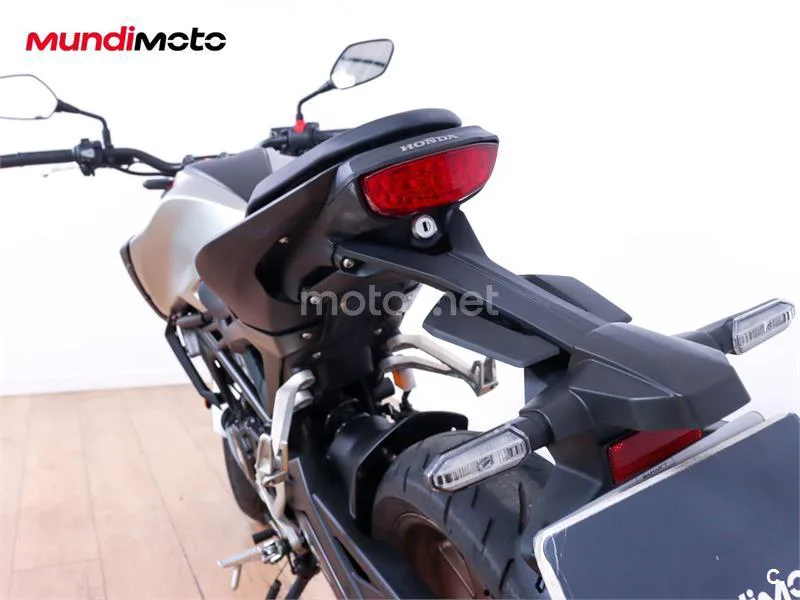 Honda CB 125 R – Vista 9
