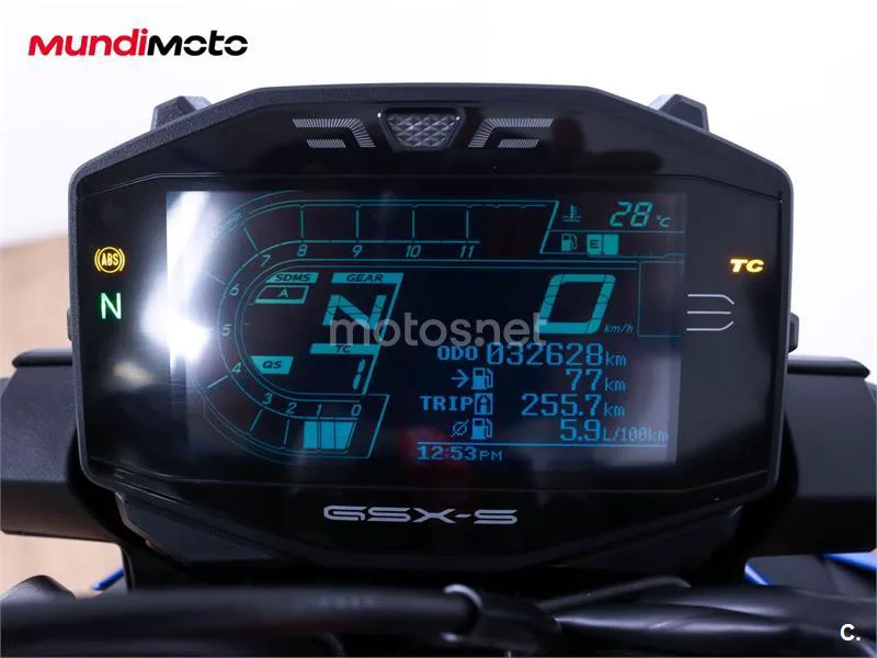 Suzuki GSX-S – Vista 12