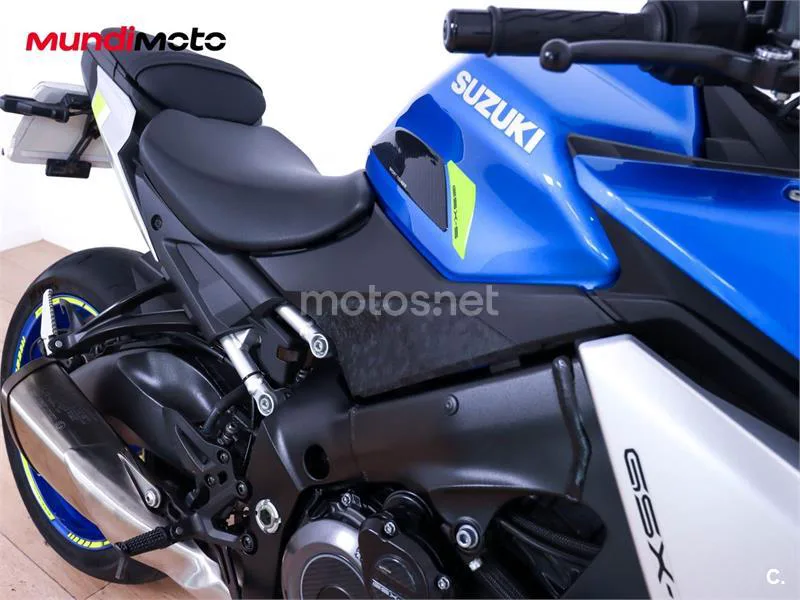 Suzuki GSX-S – Vista 18
