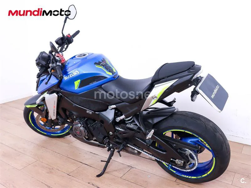 Suzuki GSX-S – Vista 8