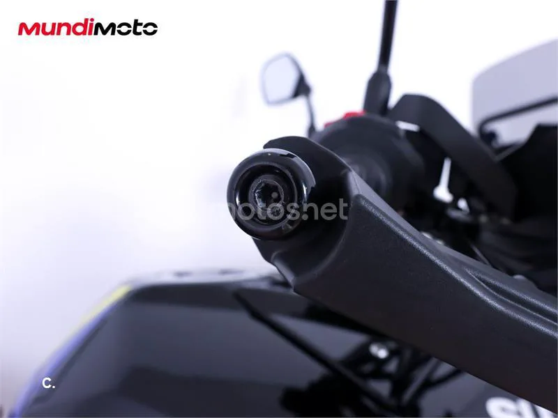 Suzuki V-Strom 800 – Vista 25