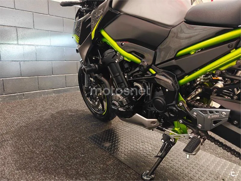 Kawasaki Z900 – Vista 15