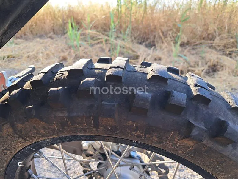 KTM 690 Enduro R – Vista 4