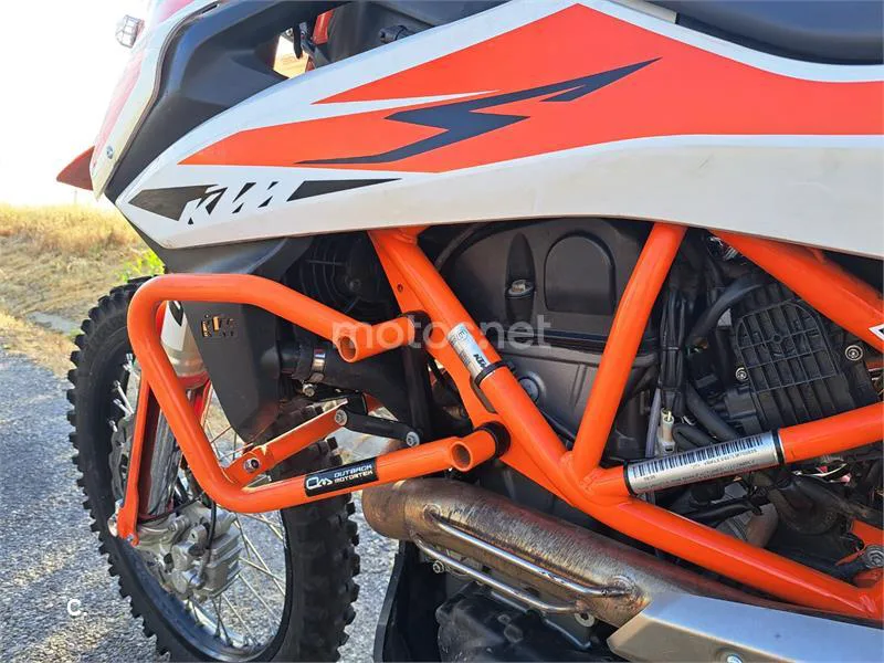 KTM 690 Enduro R – Vista 5