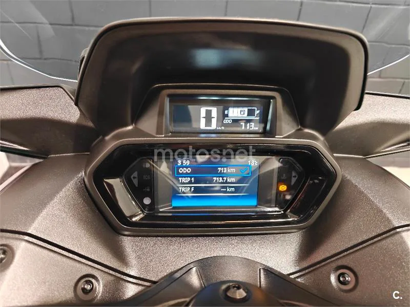 Yamaha XMAX 300 – Vista 8