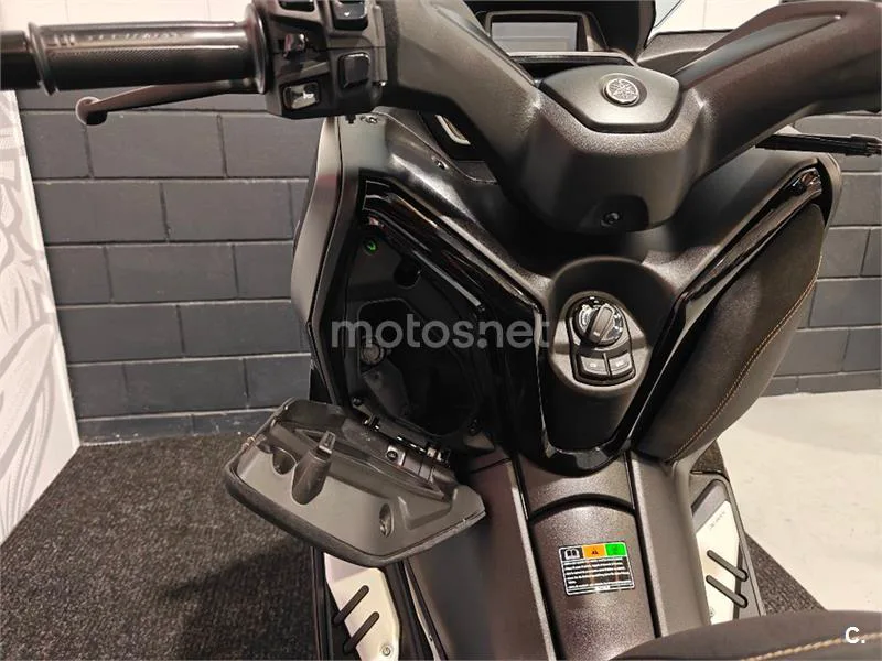 Yamaha XMAX 300 – Vista 10
