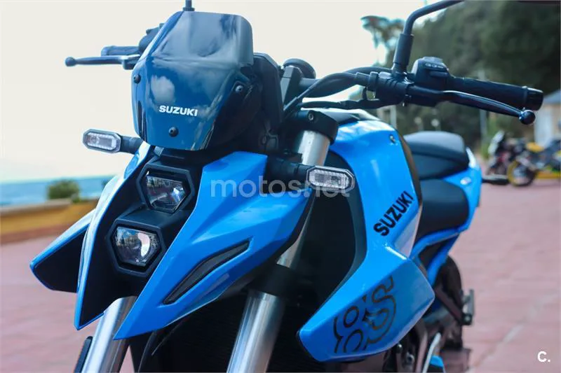 Suzuki GSX-8S – Vista 8