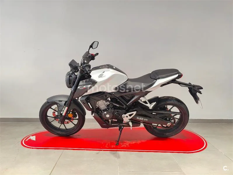 Honda CB 125 R – Vista 4