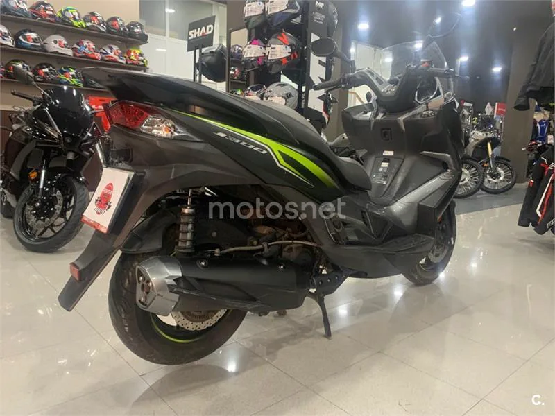 Kawasaki J300 – Vista 6