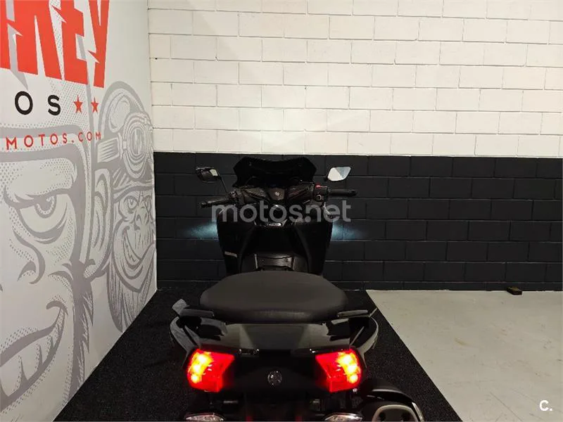 Yamaha TMAX – Vista 12