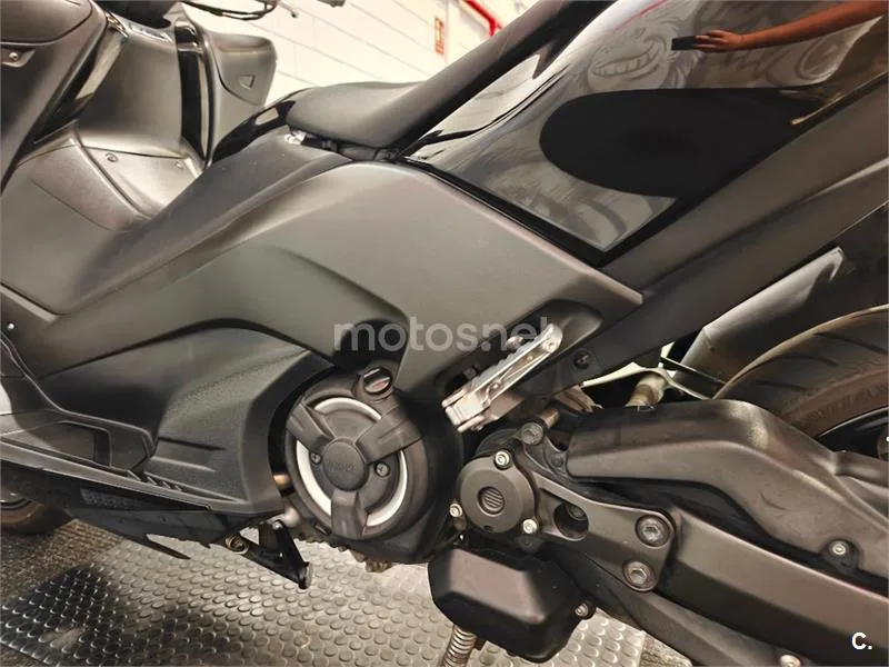 Yamaha TMAX – Vista 13