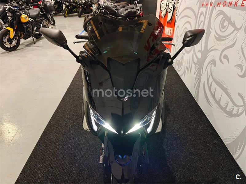 Yamaha TMAX – Vista 4