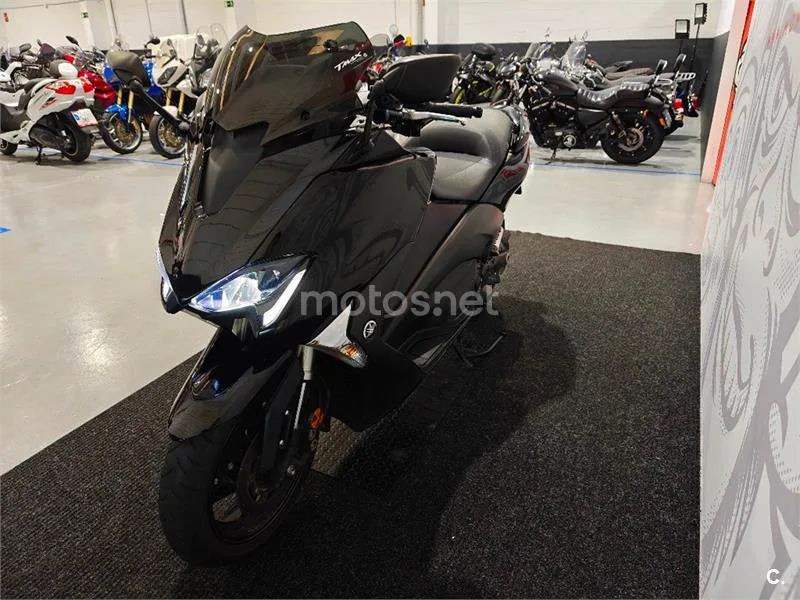 Yamaha TMAX – Vista 6