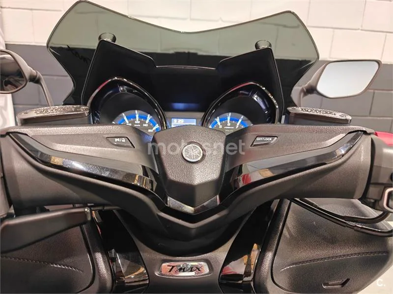 Yamaha TMAX – Vista 8