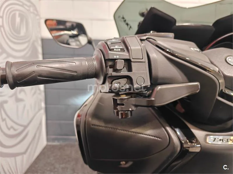 Yamaha TMAX – Vista 10