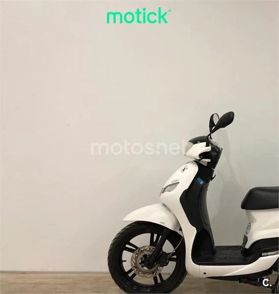Peugeot Tweet 125 – Vista 6