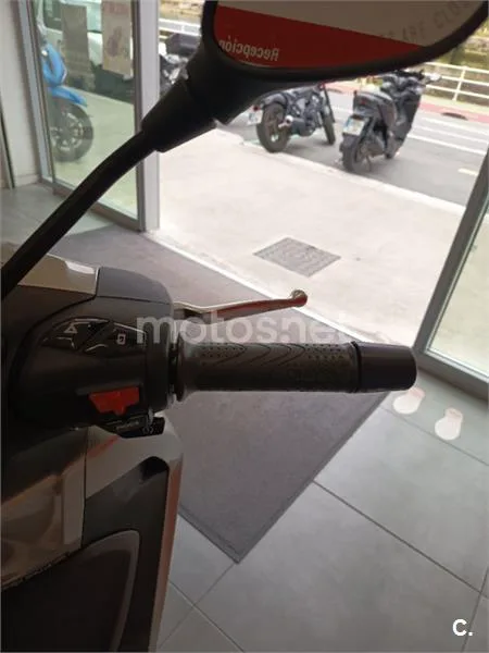 Piaggio Beverly – Vista 11