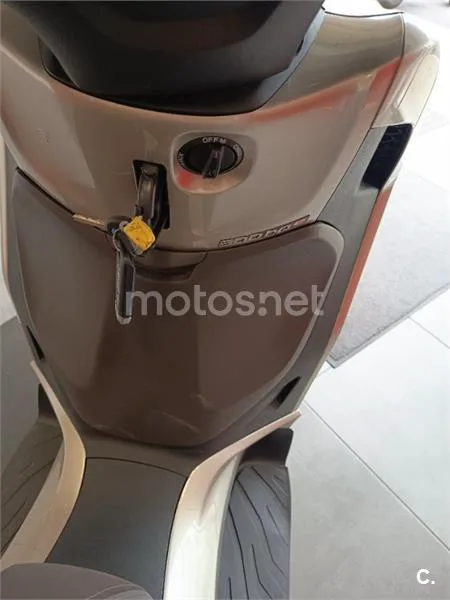 Piaggio Beverly – Vista 13