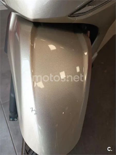 Piaggio Beverly – Vista 3