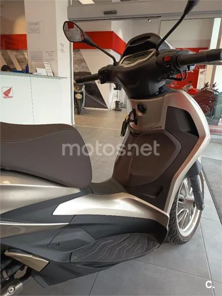 Piaggio Beverly – Vista 8