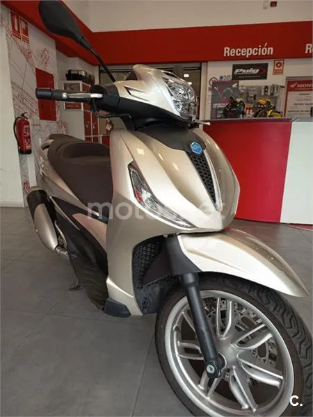 Piaggio Beverly – Vista 9