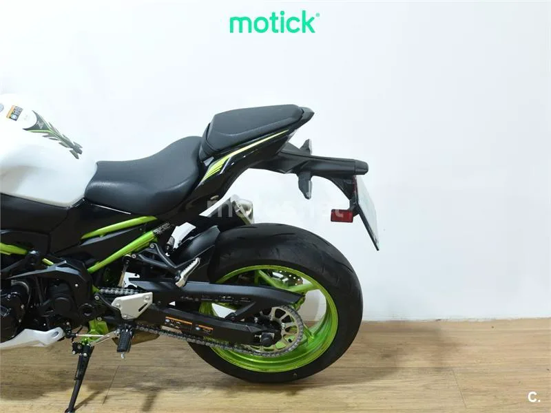 Kawasaki Z900 – Vista 9