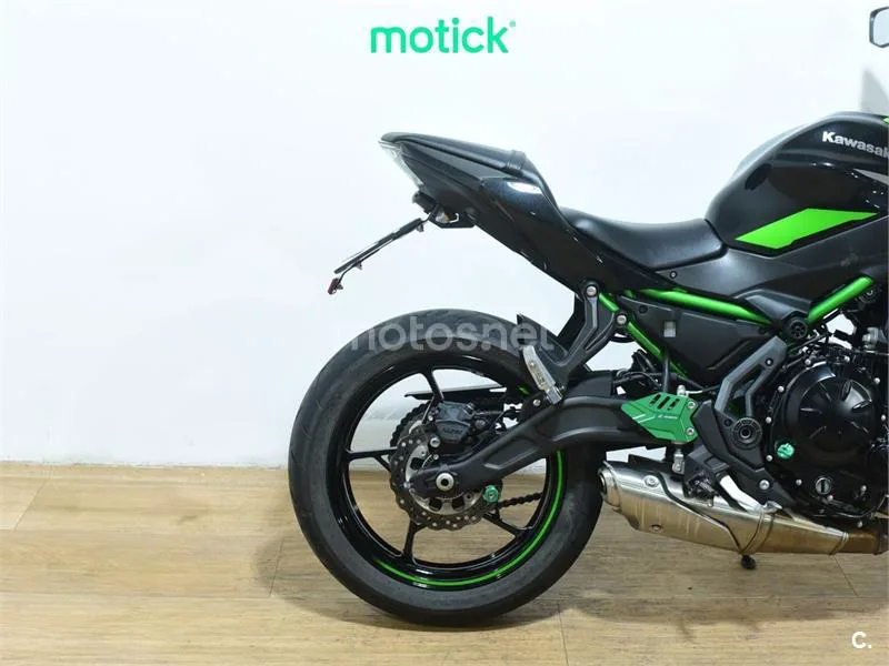 Kawasaki Z650 – Vista 3