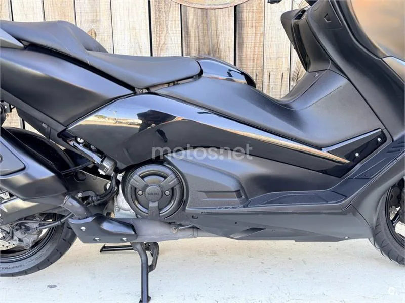 Yamaha TMAX – Vista 13