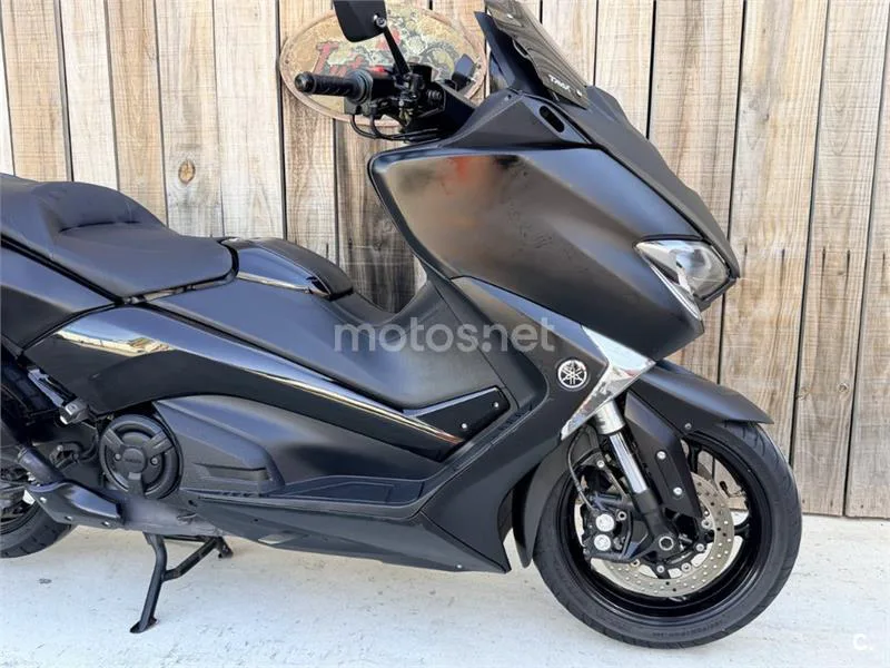 Yamaha TMAX – Vista 14