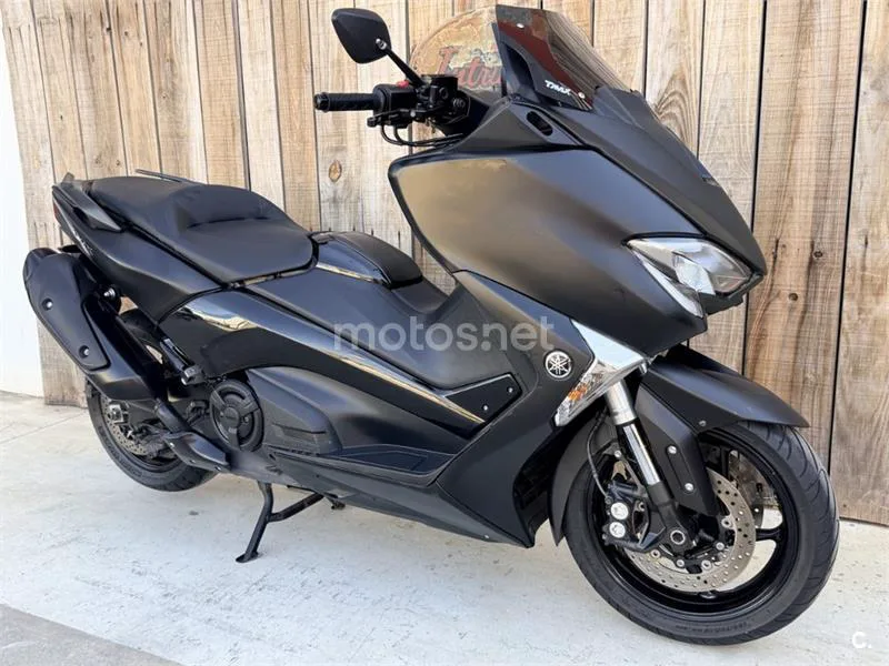 Yamaha TMAX – Vista 15